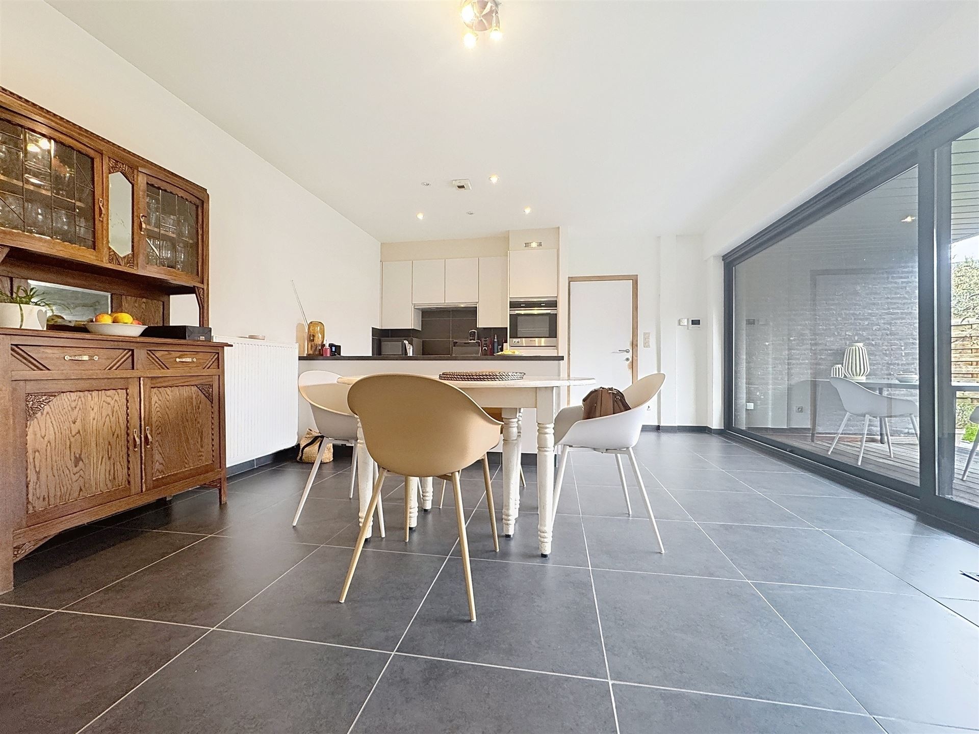 Instapklaar GELIJKVLOERS 2 slpk. appartement (98 m²) met tuin en GARAGE - foto 5