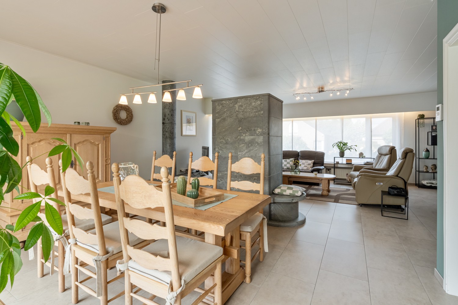 Gezellige gezinswoning met 5 slaapkamers, volledig onderkelderd en tuin met prachtig groen uitzicht – Mol Sluis - foto 2