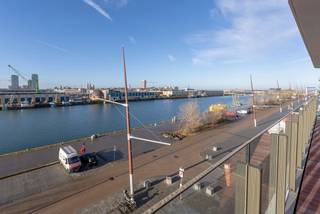 Gelegen aan de Hendrik Baelskaai bieden wij dit prachtig appartement aan met een subliem zuidwestgericht terras van 33 m², waar je geniet van...