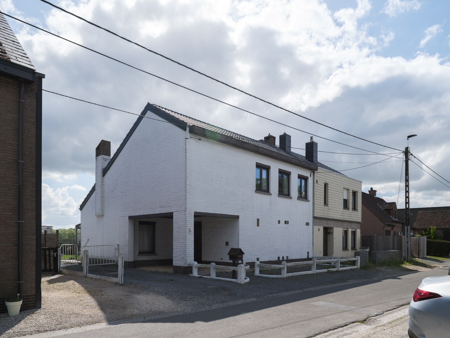 Rustig gelegen, halfopen woning met renovatiepotentieel - foto 2