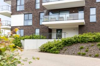 Gelieve ons te bellen voor een bezoek of voor meer informatie. 0475/34.00.40Beschikbaar vanaf 1 augustus. Appartement 75 m² en terras 12 m²Totaal...