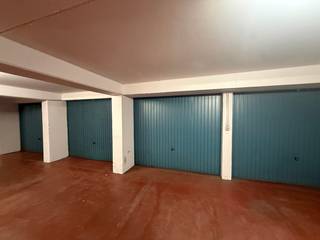 Gesloten ondergrondse garagebox te huur.
De box is gelegen aan het citadelpark te Gent, dichtbij het station van Gent Sint-Pieters.
Wenst u meer informatie of een bezoek?
Neem contact op met ons kantoor.
www.descheldegalm.be