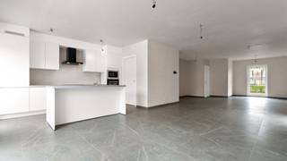 Ontdek deze instapklare woning die uitblinkt in modern wooncomfort en energiezuinigheid. Met drie volwaardige slaapkamers is er voldoende ruimte...