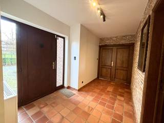 Bent u op zoek naar een bijzonder ruime, comfortabele en instapklare woning die alle troeven biedt voor aangenaam en zorgeloos wonen? Deze...