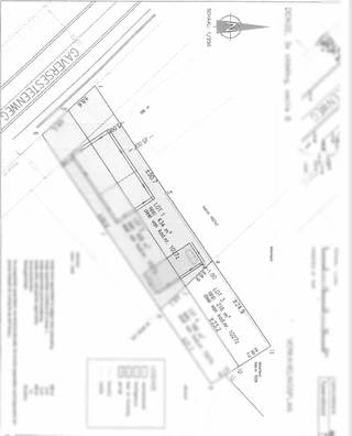 The perfect basis for your living dream<br /><br />This plot is intended for the construction of a semi-detached building. Thanks to the considerable depth and width of the site, the options for designing your home are extremely extensive. Whether you're dreaming of sleek modern architecture or a timeless classic style, this is where your vision gets the space it deserves.<br /><br />Unique strengths:<br />- Surface: 650 m² offers a pleasant garden where you can create a paradise for children, gardening enthusiasts or those who love peace and greenery<br />- Top location in Deinze: located in a pleasant environment with an easy connection to the center, shops, schools and the major access roads (E40)<br /><br />Deinze forms the perfect bridge between Waregem & Ghent, which also makes this location very interesting for commuting. In short, a unique opportunity for those who want to build extensively at a strategic location in the heart of East Flanders.<br /><br />Register of measures: no
