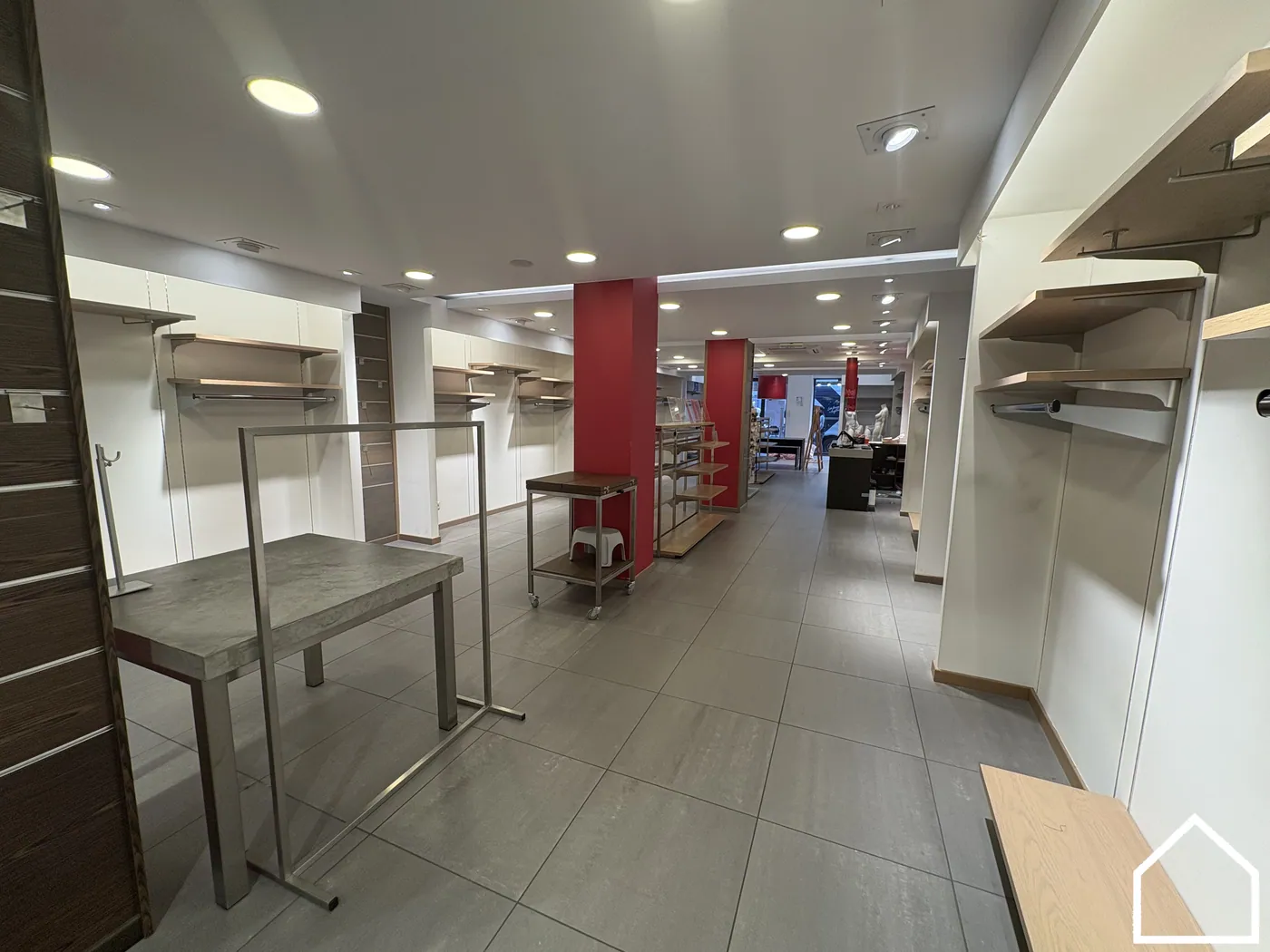 RUIM HANDELSPAND TE HUUR IN HET CENTRUM VAN IEPER - foto 5