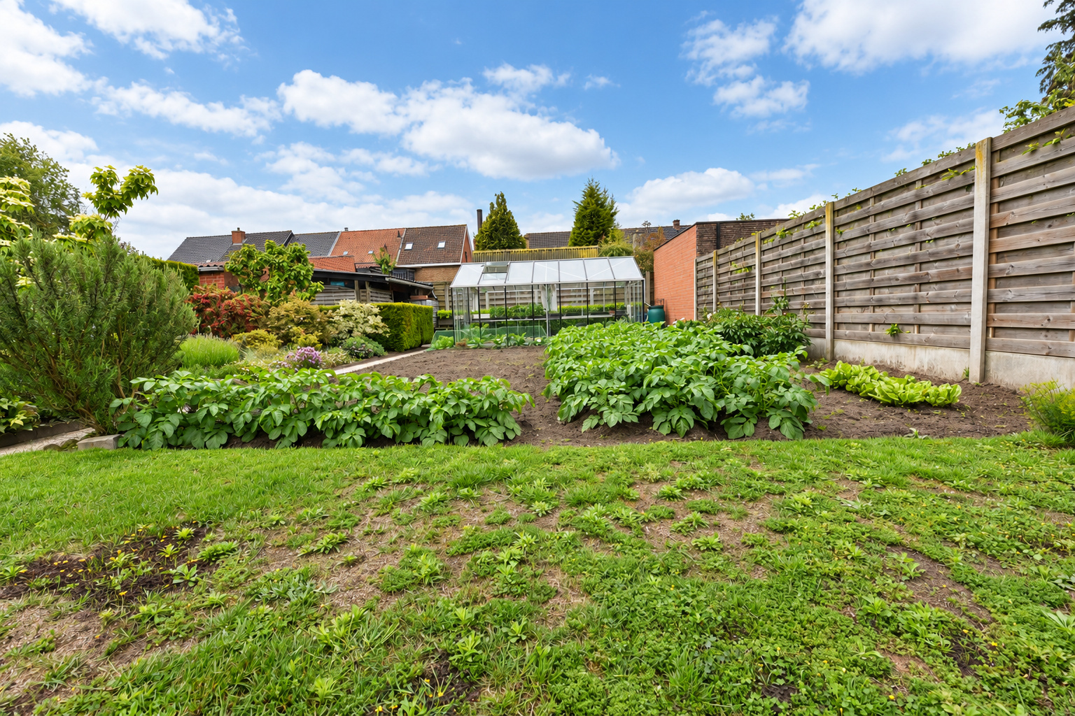 Ruime woning met 3 slpk, garage en diepe aangelegde tuin voor 399.000 EUR - foto 5