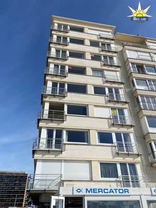 Ruim 1 slaapkamer appartement op sublieme ligging met frontaal zeezicht.Dit pand is gelegen op de 3de verdieping en biedt unieke ver zichten op zee...