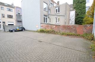 - Autostaanplaats nr°4 - vrij onmiddelijk- Autostaandplaats nr°6 - vrij vanaf 01/03- prijs €65/maand + 21%BTW...