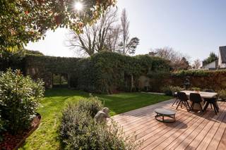 Prachtige moderne & volledige vernieuwde villa met ongeëvenaarde luxe en verfijning midden in de Elsdonkwijk. Met hoogwaardige afwerking...