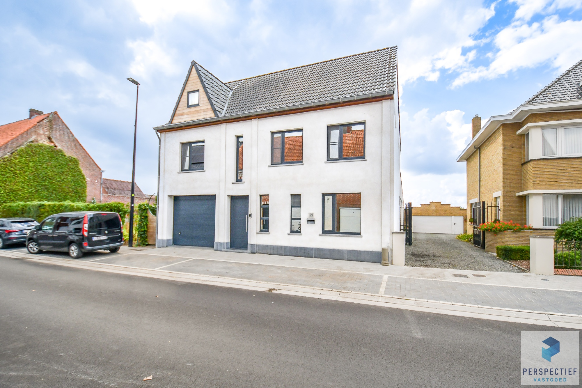 STATIGE GROTE WONING met 4 slaapkamers, garage & GROTE TUIN - foto 1