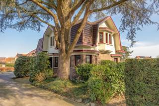 Wonen met karakter in een interbellumvilla in het centrum van RanstWelkom in Villa Zonneschijn, een charmante interbellumwoning in het hart van...