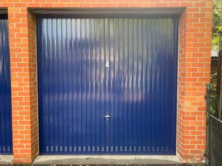 Deze garage met handmatige kantelpoort is gelegen in de Felix D'Hoopstraat 166 te Tielt maar te bereiken via de Stoopsmolenweg.<br /><br />Er is aanwezigheid van elektriciteit.<br /><br />De garage is vrij vanaf 1/10/2026.<br /><br />Huurprijs: € 65/maand.