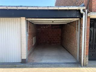 Op een vlot bereikbare locatie dichtbij het centrum van Brakel bieden wij een praktische en veilige garagebox te huur aan. Ideaal voor het stallen...