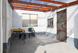 <p>Starters opgelet! Halfopen bebouwing met potentieel in Halen: Bloemendaalstraat 170, 3545 Halen<br /><br /></p>
<p>Droomt u van een eigen huis met tuin, maar schrikt de prijs u af? Dan is dit uw kans! Deze halfopen bebouwing in Halen biedt een perfecte basis om uw eigen droomhuis te creëren.<br /><br /></p>
<p>Wat maakt deze woning zo interessant?<br /><br /></p>
<ul>
<li>Ruime 160m² woonoppervlakte</li>
<li>3 slaapkamers</li>
<li>Inpandige garage</li>
<li>Aangename tuin op 4are50</li>
<li>Gunstige ligging in Halen</li>
</ul>
<p><br />Let op: Deze woning heeft een renovatieverplichting vanwege het EPC label F. Dit biedt u de mogelijkheid om de woning volledig naar uw eigen smaak en wensen te renoveren en tegelijkertijd te profiteren van premies en subsidies!<br /><br /></p>
<p>Grijp deze kans en maak van de Bloemendaalstraat 170 uw nieuwe thuis! Neem vandaag nog contact op met Immo Mezza voor een bezichtiging.<br /><br />0488/ 33 81 47<br />info@immomezza.be</p>