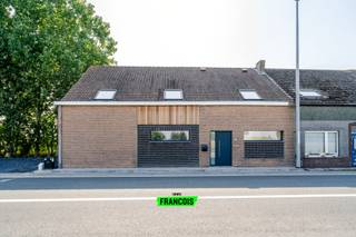 In het pittoreske Kaprijke vindt u deze volledig gerenoveerde en instapklare woning die ruimte, comfort en energiezuinigheid perfect combineert...
