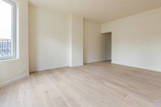 &gt;Blankenberge: Volledig gerenoveerd appartement met 2 slaapkamers en zonneterras te koop, vlakbij zee!Op zoek naar een stijlvol en instapklaar...