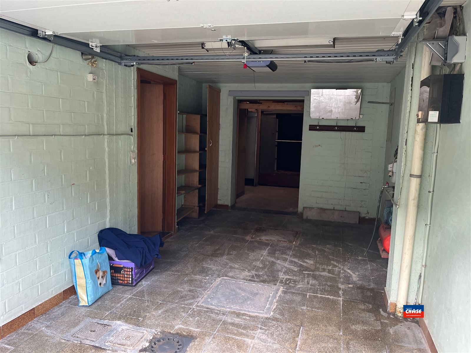Te renoveren handelshuis op hoekligging - foto 4