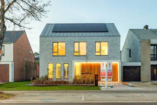 Ontdek deze prachtige energiezuinige woning die comfort en stijl perfect combineert!Met een bewoonbare oppervlakte van 221 m² en een perceel van 489...