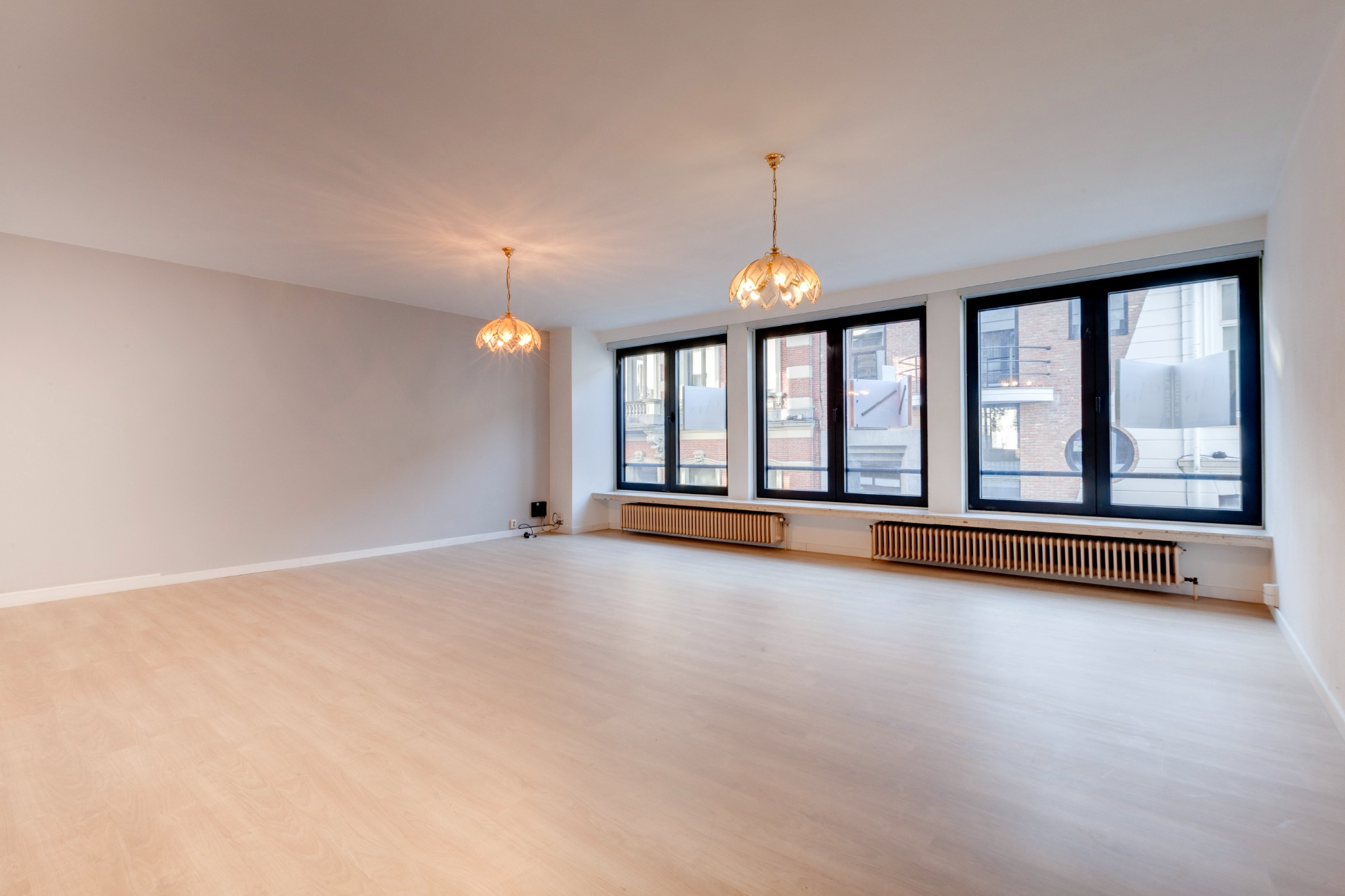 Uitstekend gelegen en lichtrijk 2-slaapkamerappartement - foto 5