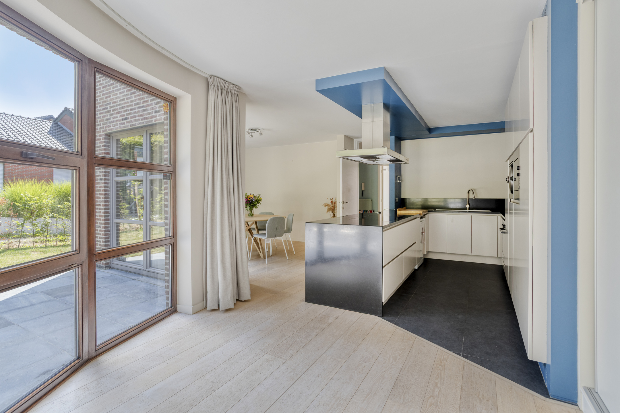 Instapklare woning met drie slaapkamers en garage - foto 4