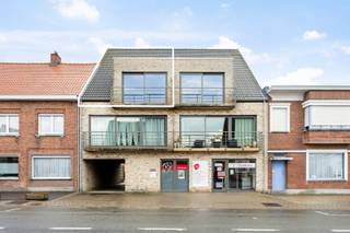 Te Houthulst bieden we u dit instapklaar en ruime duplex appartement aan. Het appartement bevindt zich op de tweede en derde verdieping...