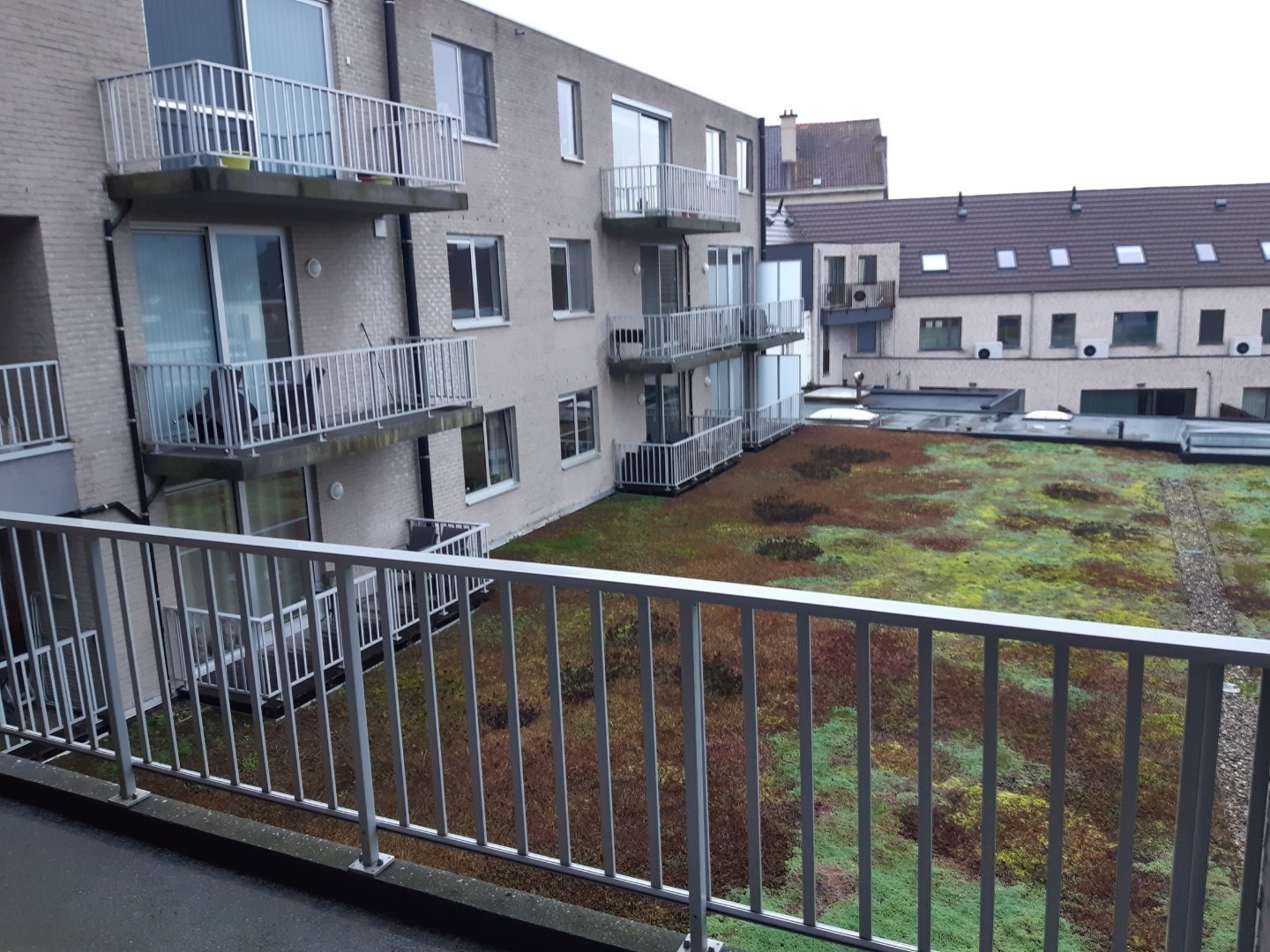 Ruim en aangenaam wonen met 2 terrassen. - foto 1