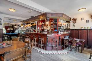 Te koop: Authentiek café met woonst in het charmante Meersel-Dreef (vrij van brouwer!)In het hart van het gezellige Meersel-Dreef bieden wij u deze...