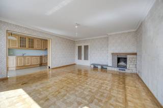 In de Wemmelsestraat te Strombeek-Bever bevindt zich dit ruim appartement met 3 kamers. Het appartement kent de ideale ligging met alle...