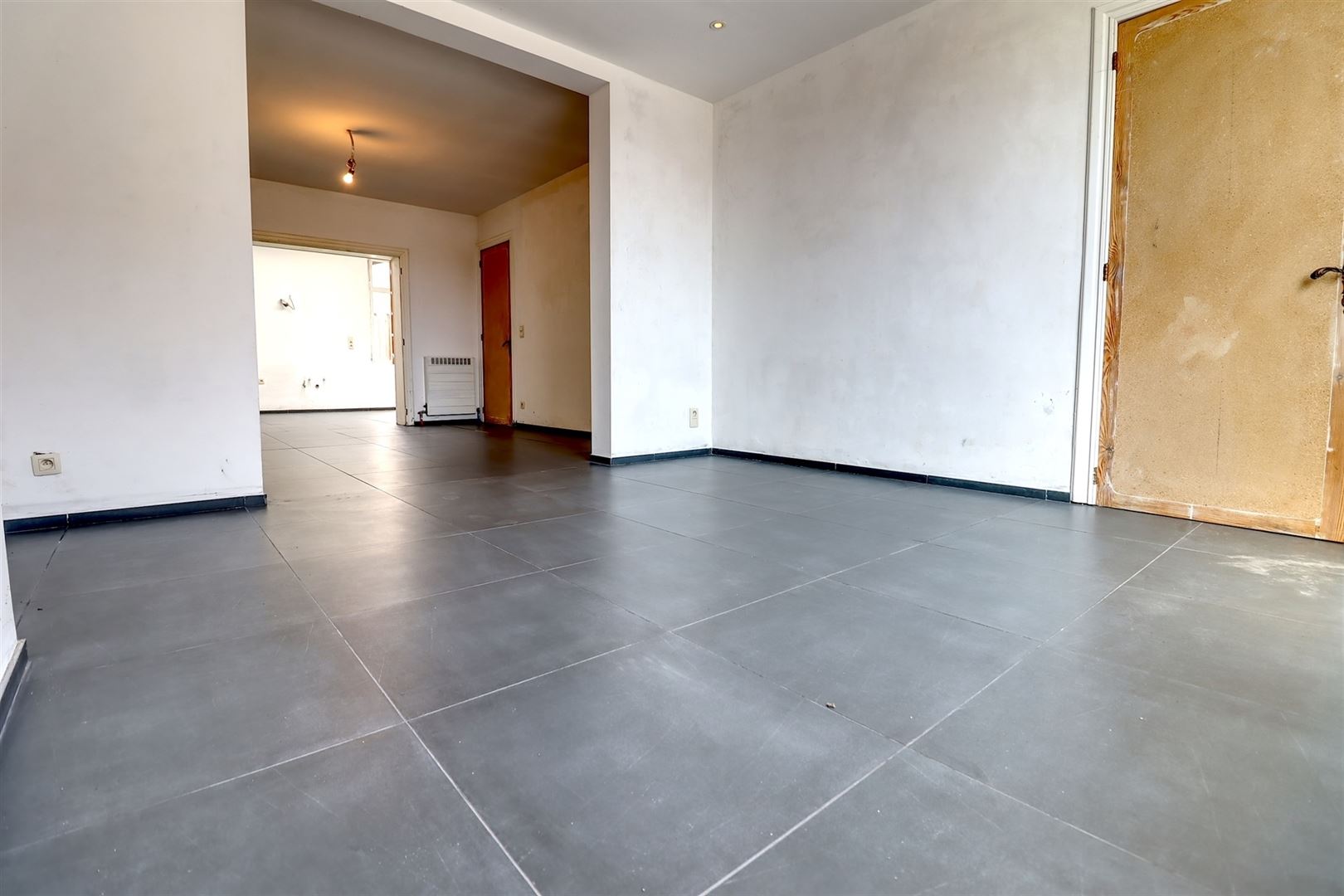 Ruime op te frissen woning met grote tuin - foto 3