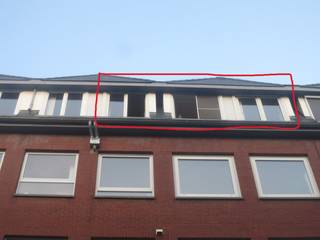 Dakappartement 2 slaapkamers met dakterras<br /><br />Appartement met inkomhal, 2 slaapkamers, badkamer met bad en toilet, living, keuken, berging. Ingerichte keuken met gasfornuis, ingebouwde frigo en oven. Mogelijkheid om een wasmachine of vaatwassser te plaatsen. Zicht op groen/ bomen vanuit de living en de keuken (rustig).<br />Bewoonbare oppervlakte van 84 m².<br /><br />De berging heeft toegang via een uitrekbare trap naar het dakteras in bankirai met zicht op de 3 torens van Gent. Gelegen vlakbij het mooie begijnhof en de Rabot torens. <br /><br />Op de 4de verdieping op een totaal van 4. Voorzien van lift. Gemeenschappelijke verwarming met gascondensatie ketel BUDERUS en boiler BUDERUS per gebouw van 9 à 10 appartementen. Nieuwe calorimters van SPM Technologies sinds dec 2025 voor verwarming en warm water. <br /><br />Bouwjaar 1968. Dak en ramen werden gerenoveerd in 2019. EPC 176 kWh/m²/jaar of label B. <br /><br />VME bestaande uit 58 appartementen in 6 residenties. Werken te voorzien aan achtergevel.<br />Mogelijkheid tot aankoop van een ondergrondse garagebox voor 30.000 EUR.<br /><br />Op 200 meter van tramhalte Gent Rabot (Begijnhoflaan) en 200 meter van tramhalte Gent Brugsepoort (Duizend Vuren).<br /><br />Supermarkt Okay City op 550 m of 7 min te voet, 900 m van LIDL en Carrefour market Gent Groene Vallei, 1 km van Aldi, 1,1 km van Proxy Delhaize.<br /><br />Geen interesse in samenwerking met vastgoedmakelaar, gelieve jullie zich te onthouden.<br />