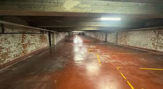 Parkeerplaats ideaal gelegen aan de Louizalaan. Gemakkelijk bereikbaar en voorzien van een afstandsbediening voor praktisch beheer.Geen extra kosten...