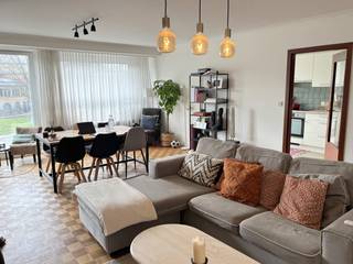 Karaktervol appartement op de tweede verdieping, gelegen tegenover het Citadelpark, vlotte verbinding met het openbare vervoer, grootwarenhuizen in...