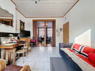 Meergezinswoning met koer met achteruitgang naar de zijstraat op wandelafstand van het centrum van Nieuwpoort-Stad nabij de Kaai en de Grote...