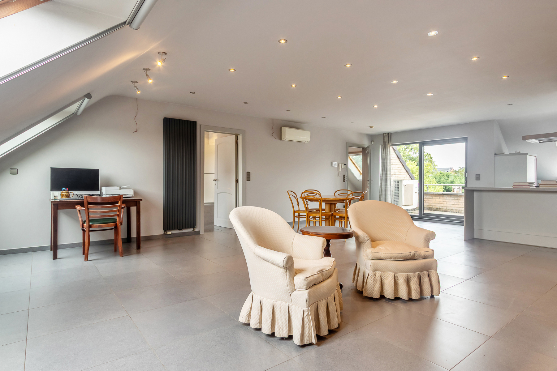 Ruim, triplex appartement met 1 slaapkamer vlakbij centrum - foto 4