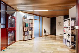 Op een schitterende locatie in Rijmenam bevindt zich dit veelzijdige handelspand. Het pand geniet een uitzonderlijke visibiliteit, een...