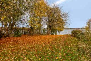 Wil u ook iedere dag het vakantiegevoel beleven aan een fantastisch privé meer van 95ha? Een zeldzame parel op een unieke locatie. De woningen...