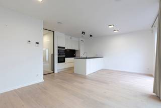 Magnifique appartement-duplex prêt à emménager avec deux garages.Situé au premier et au deuxième étage, facilement accessible par les escaliers ou...