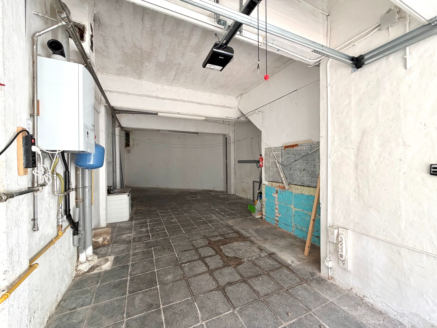 Gezinswoning met zeer ruime garage op gunstige ligging - photo 2