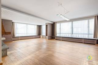 This spacious and bright apartment is located in the center of Vilvoorde, with stores, schools, restaurants and all other facilities within...