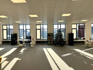 Bureau d'environ 347 m² à louer dans le complexe de bureaux Ring Business Park à Kuurne. Situé à proximité de diverses routes d'accès et de la R8...