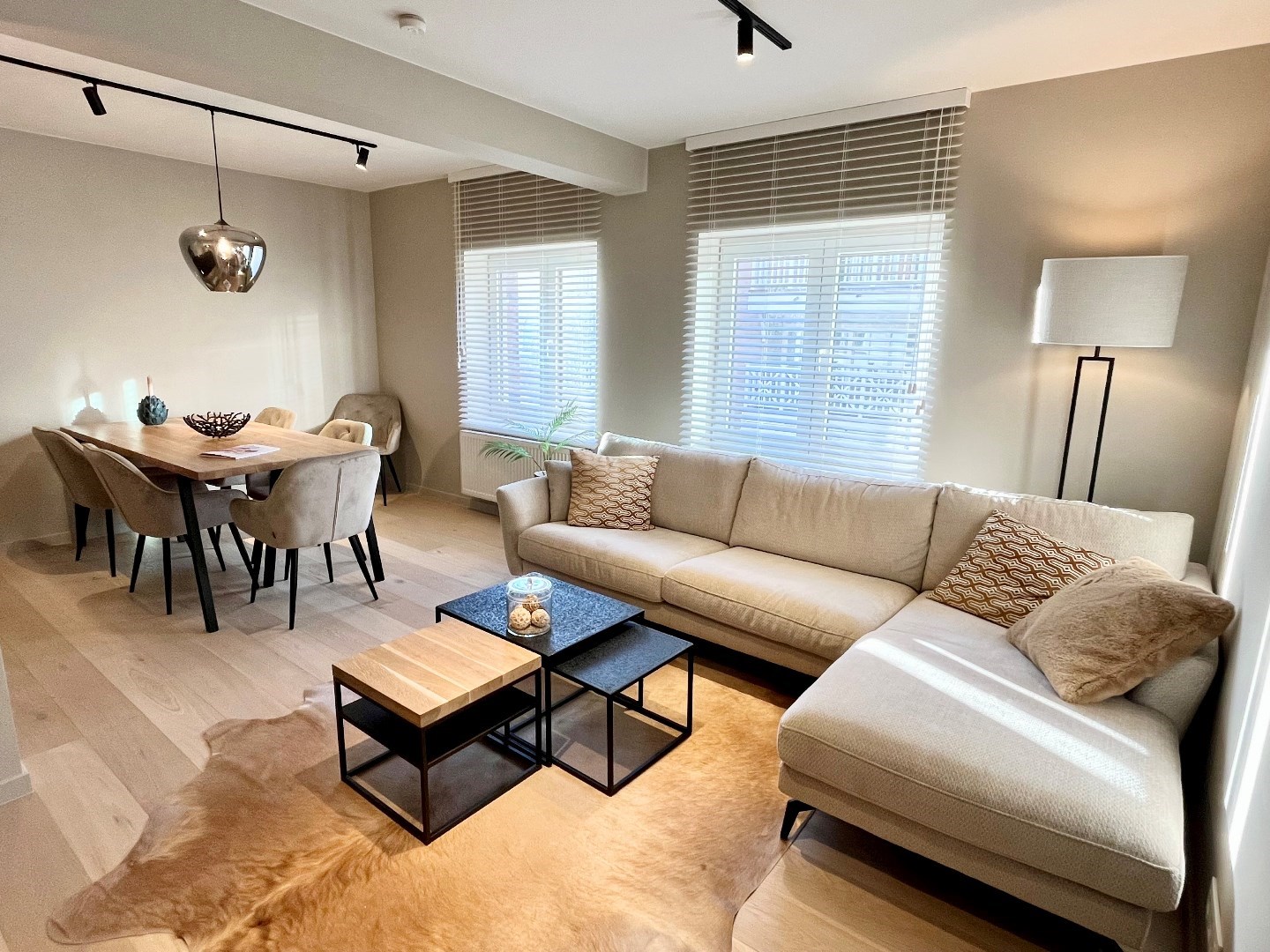 Knap gerenoveerde woning in het hartje van Knokke nabij de Lippenslaan met garage - foto 2