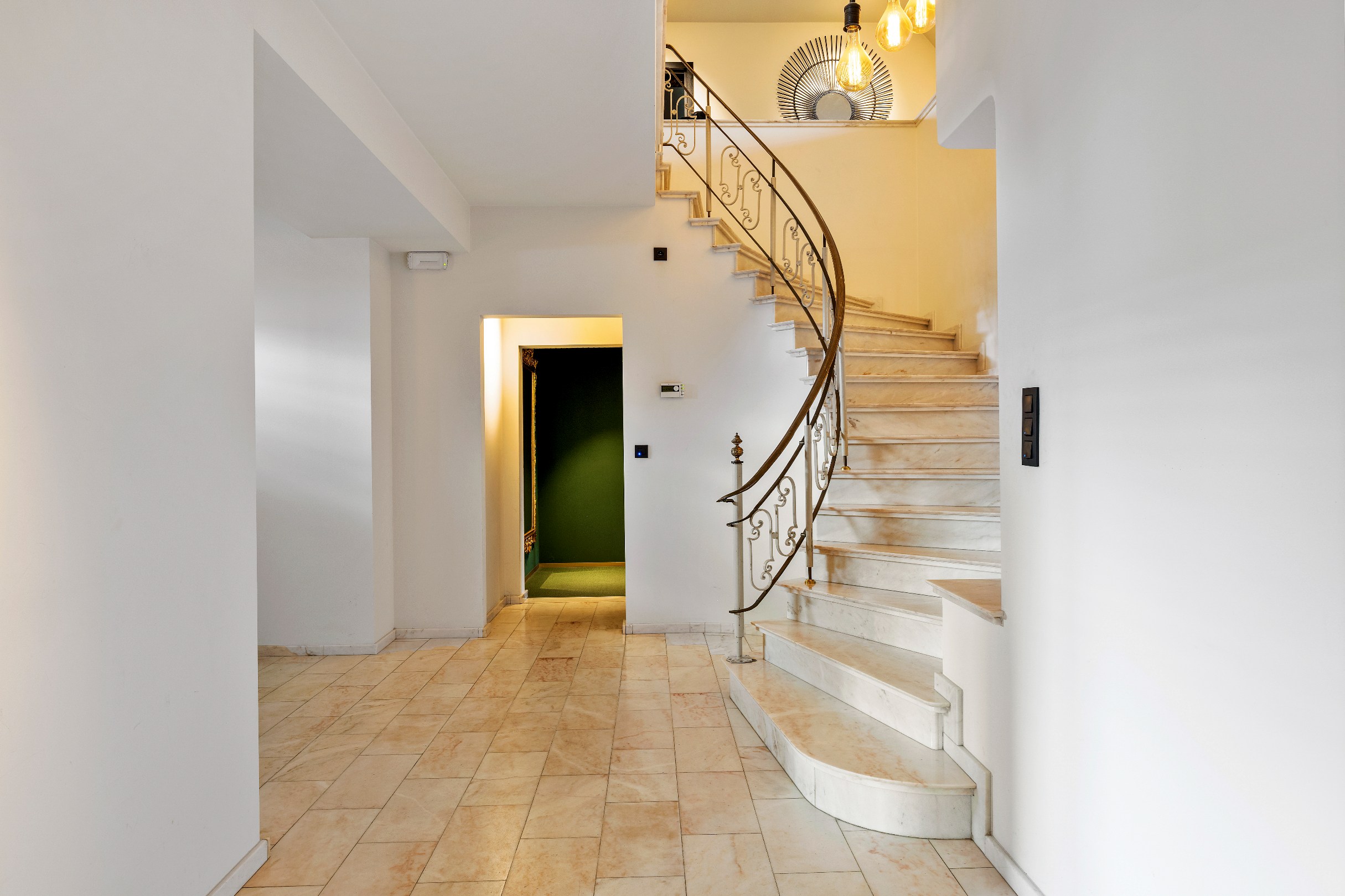 Stijlvol gerenoveerde villa op een royaal perceel van 3.299 m² - foto 4