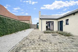 Deze instapklare open bebouwing is gelegen op een perceel van 572 m² en heeft een bewoonbare oppervlakte van 141 m². Deze gezellige goed...