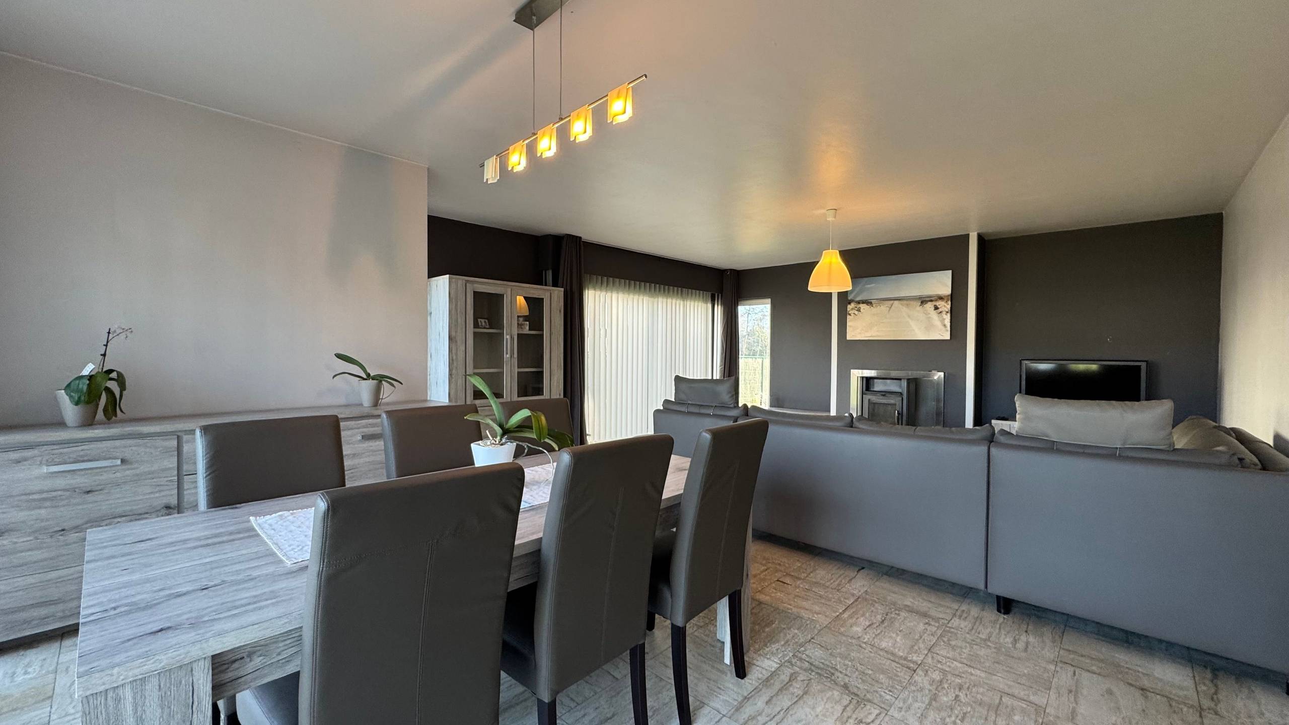 Ruim gelijkvloersappartement met 2 slaapkamers en zonnige tuin te Eeklo. - foto 3