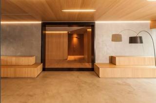 Parc de bureaux de 6 immeubles dans un environnement verdoyant situé à proximité du ring de Bruxelles et à proximité de l'Aéroport. Des éspaces flexibles, de nombreuses facilités sur le site, près de la gare de Diegem.<br />Parking intérieur (1.250 €/emplacement/an) et extérieur (975 €/emplacement/an) disponible!<br />Surface: 700 m²