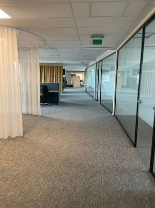 Bureaux rénovés de 450 m² à louer dans un emplacement de choix. Le site bénéficie d’une excellente connexion vers l’autoroute E17 et le centre...