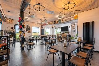 Te koop: vergund fietshotel en/of ideale B&B. Unieke investeringskans! Dit volledig vergunde fietshotel/B&B is ideaal gelegen en perfect...