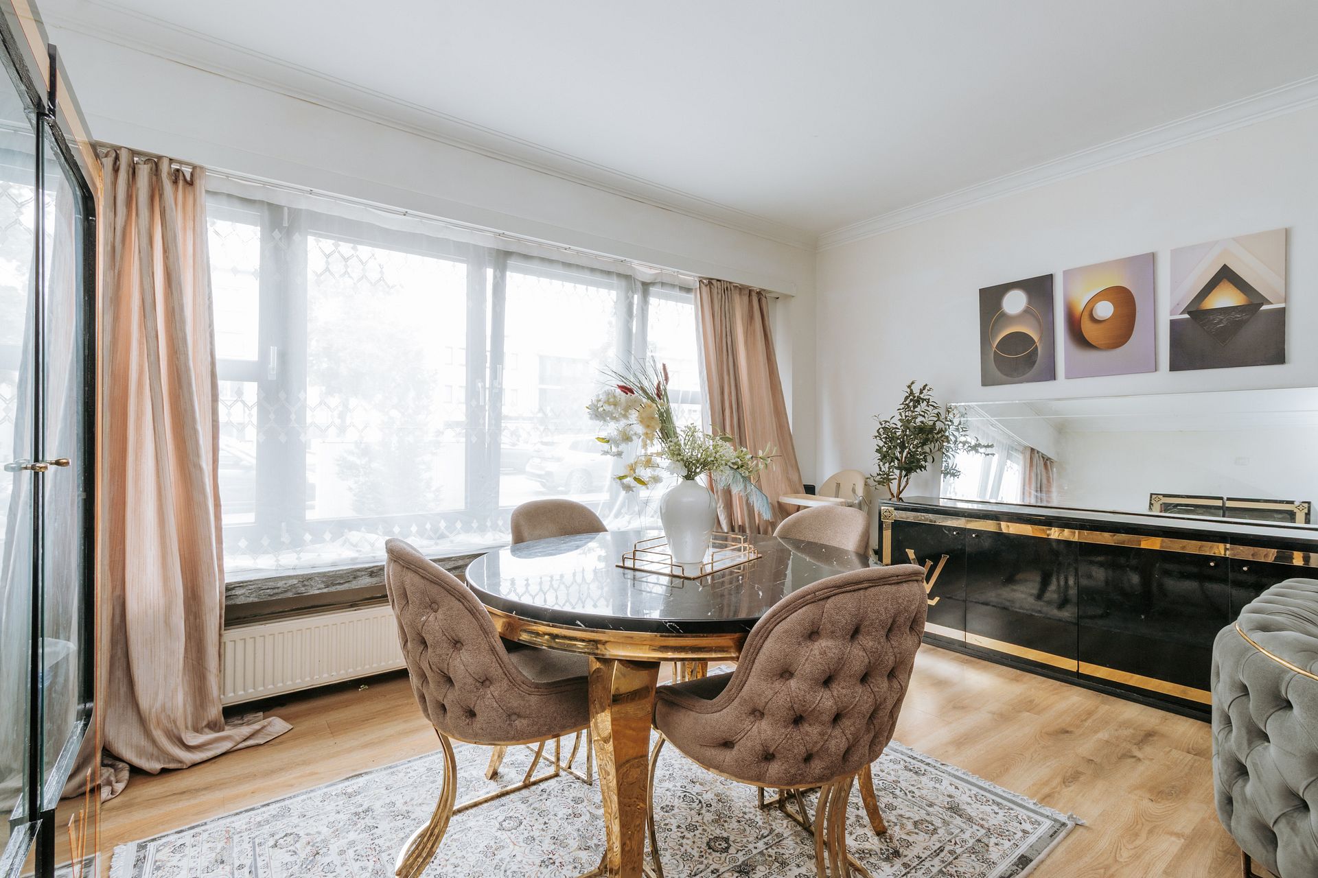 Gelijkvloers te renoveren drieslaapkamer appartement - foto 4