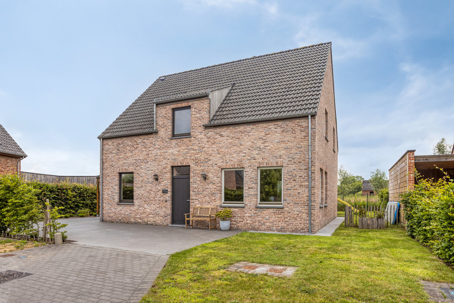 RESIDENTIEEL GELEGEN VILLA MET 4 SLPKS, 2 BADKS EN ZONNIGE TUIN! - foto 1